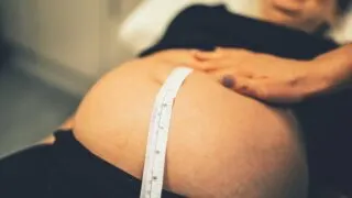 plus size pregnant woman fuddle measurement