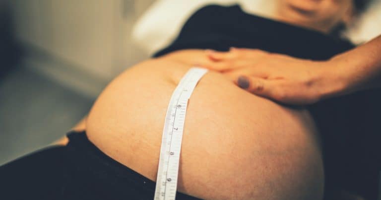 plus size pregnant woman fuddle measurement