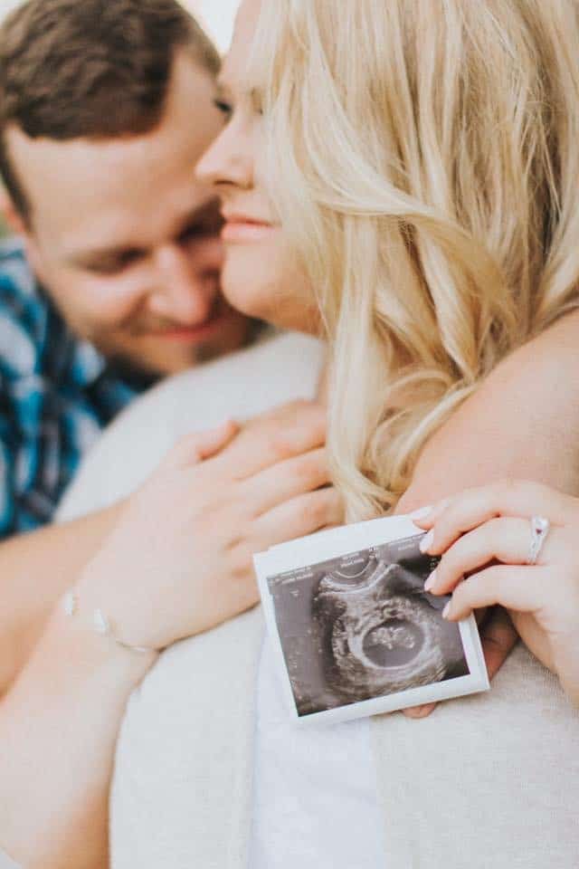 plus size maternity photo with an ultrasound