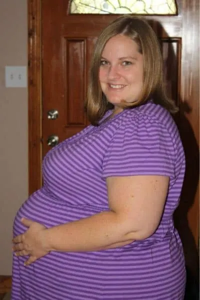plus size pregnant belly picture