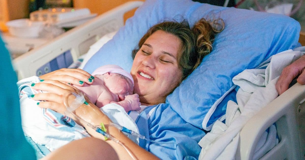 plus size woman giving birth