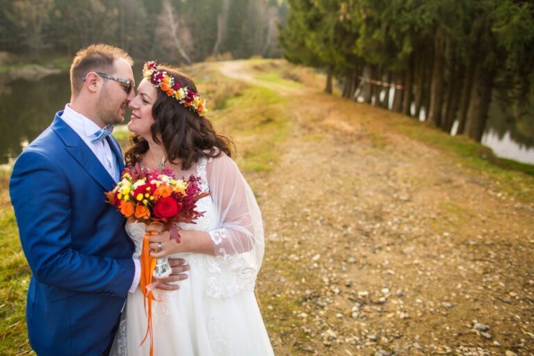 pregnant woman plus size maternity wedding dress