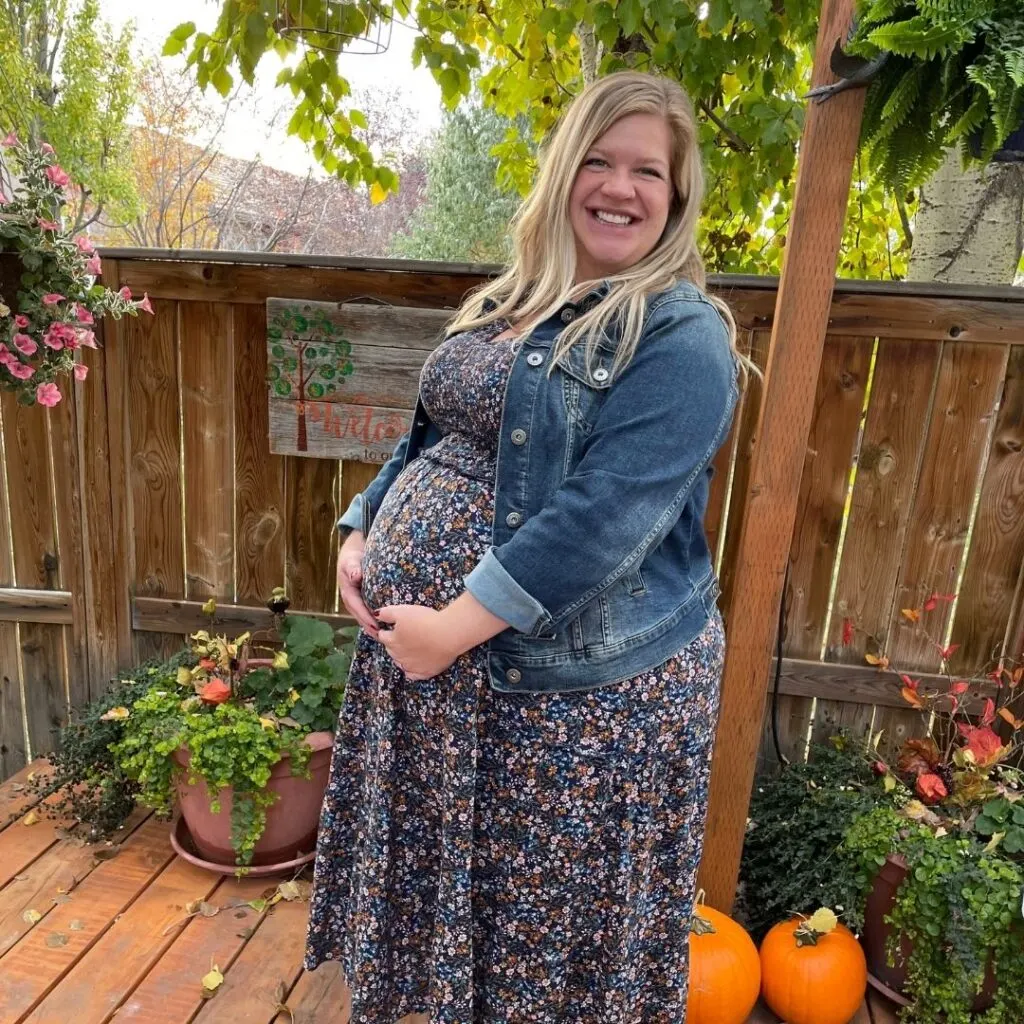 39 weeks plus size pregnant