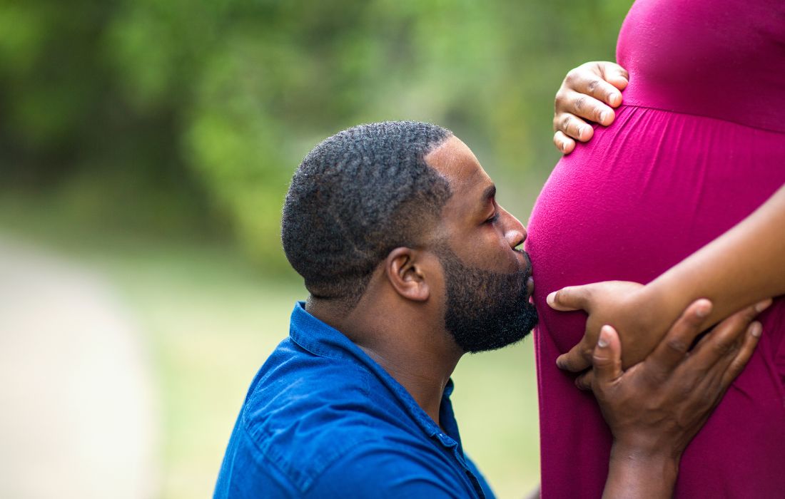 Family Style Maternity Photos – South Windsor Maternity Photography
