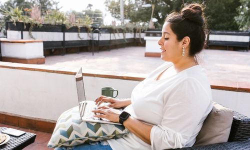 Size-Friendly Doula with laptop in lap
